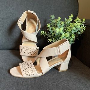 Naturalizer neutral nude block heel sandal